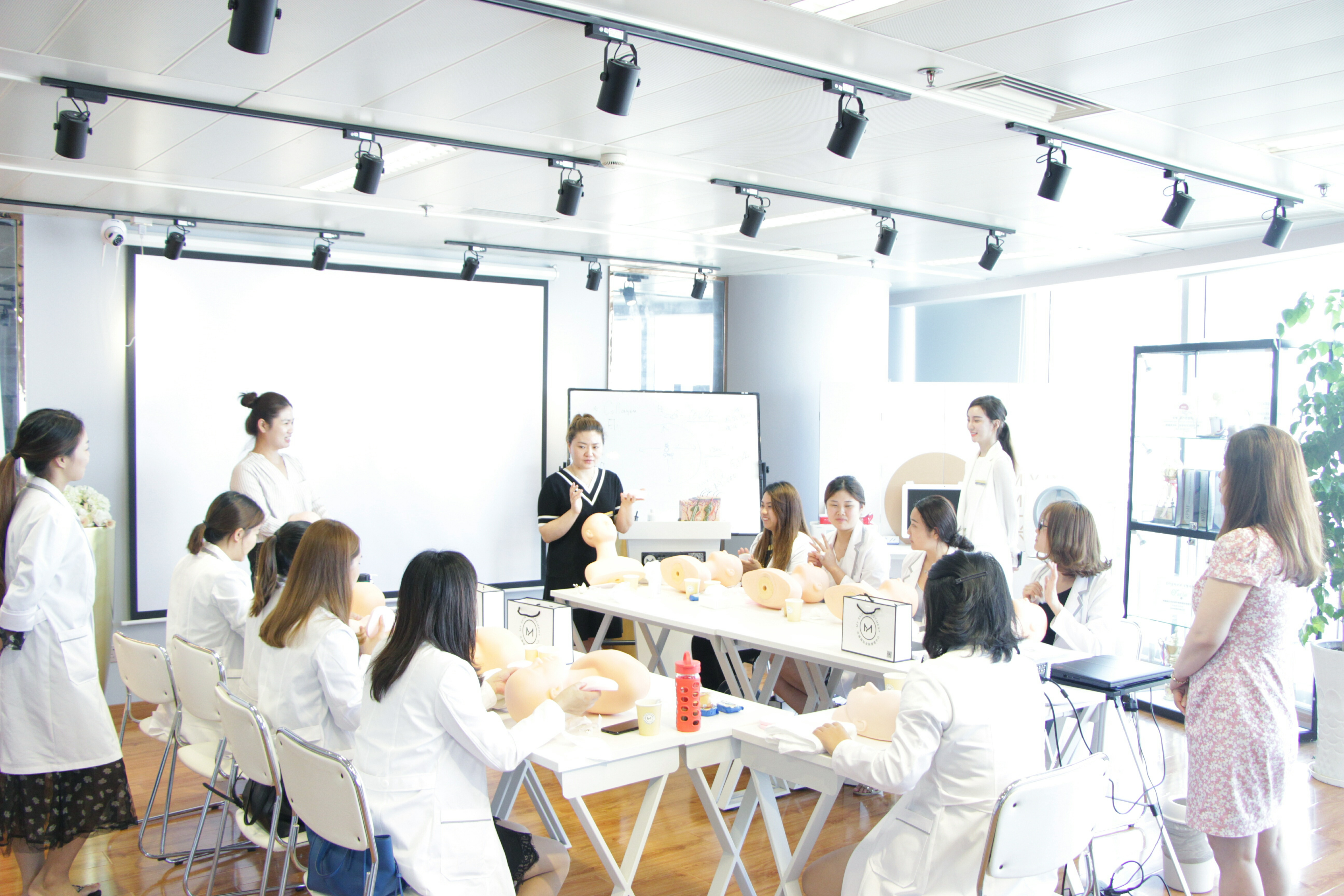 米婭皮膚管理培訓(xùn)0910期開課第一天 開啟專業(yè)護(hù)膚之旅