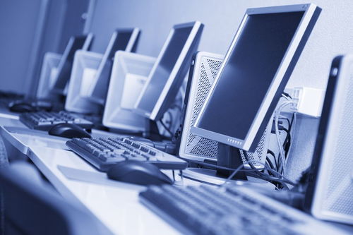 電腦、微機(jī)與計(jì)算機(jī) 辨析核心概念及軟硬件體系